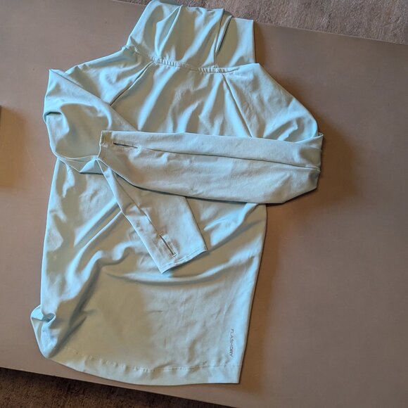 Girls North Face Amphibious long sleeve rash guard - Picture 5 of 6